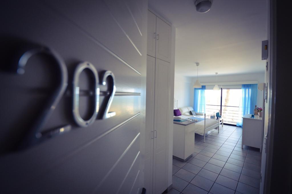 Krasas Beach Apartment Rentals ลาร์นาคา ห้อง รูปภาพ